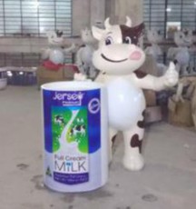 广州金马供应各种卡通动物圆雕雕塑 玻璃钢奶牛雕塑摆件定制